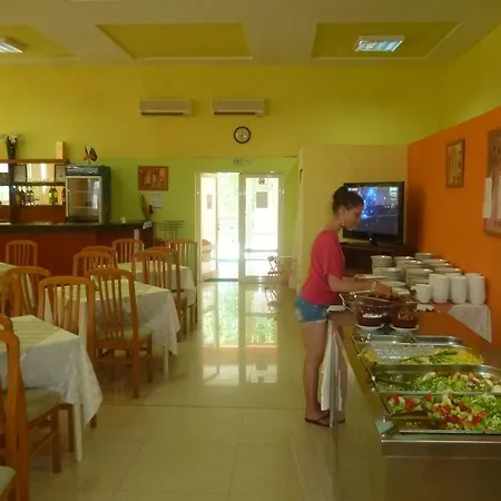 Ahilea - Free Pool Access