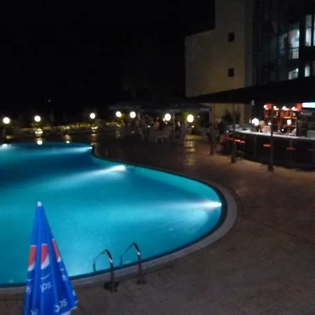 Ahilea - Free Pool Access Hotel