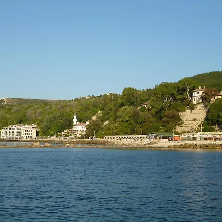 Отель Ahilea - Free Pool Access Балчик