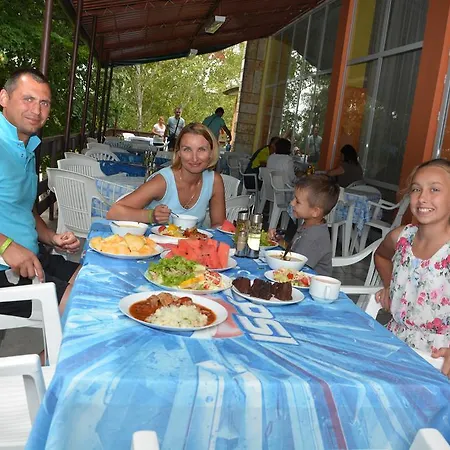 Ahilea - Free Pool Access Hotel