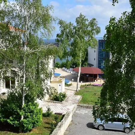 Ahilea - Free Pool Access 3*