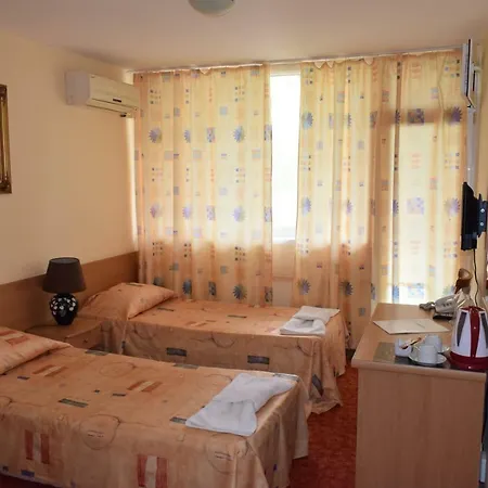 Ahilea - Free Pool Access 3*