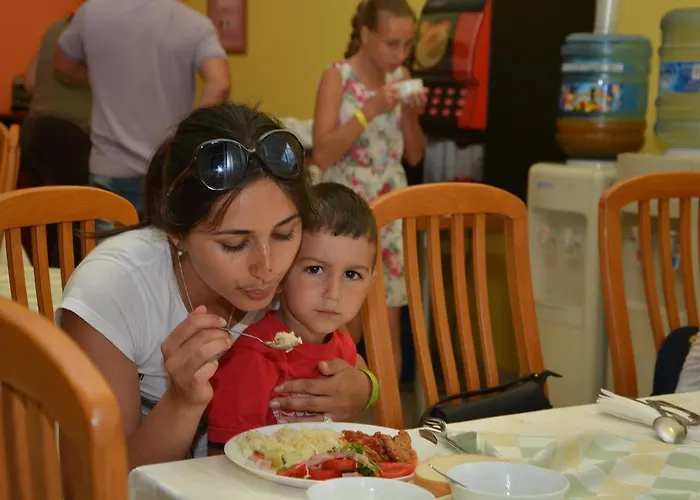 Ahilea - Free Pool Access