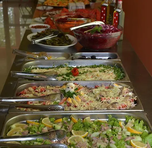 Ahilea - Free Pool Access Hotel