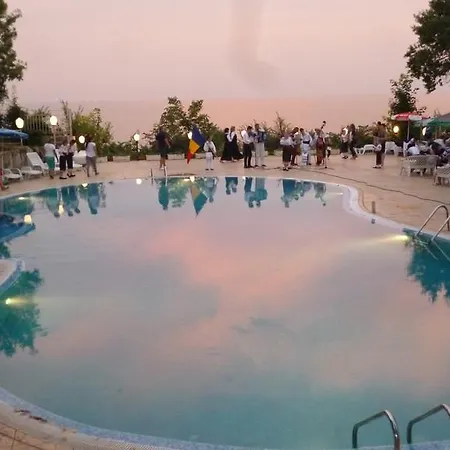 Ahilea - Free Pool Access Balcsik