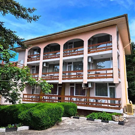 Hotel Ahilea - Free Pool Access Balchik