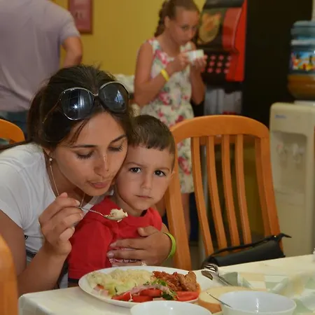 Ahilea - Free Pool Access