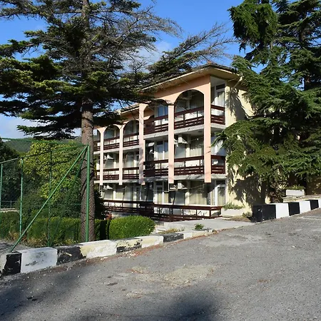 Ahilea - Free Pool Access Balcsik