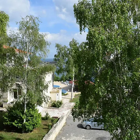 Ahilea - Free Pool Access Szálloda