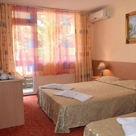 Ahilea - Free Pool Access Szálloda 3*