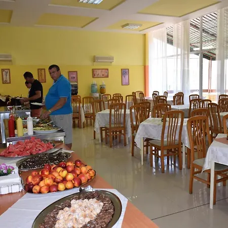 Ahilea - Free Pool Access Hotel