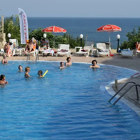 Ahilea - Free Pool Access