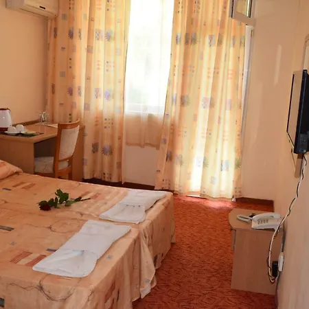 Ahilea - Free Pool Access