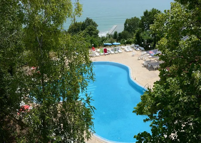 Ahilea - Free Pool Access