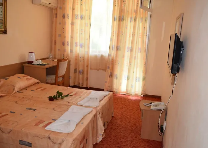 Ahilea - Free Pool Access